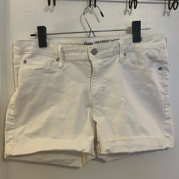 GAP White Denim Girlfriend Shorts with Cuffed Leg (Size 8) - Picture 1 of 4